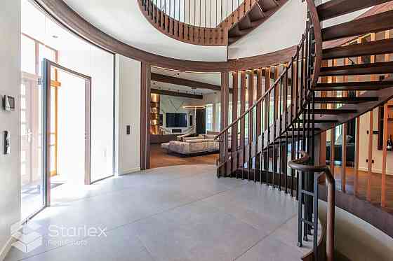 Дом с бассейном в Балтезере. Архитектор М. Гельзис.
Продается изысканный, Ādažu novads