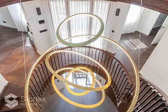 Дом с бассейном в Балтезере. Архитектор М. Гельзис.
Продается изысканный, Ādažu novads