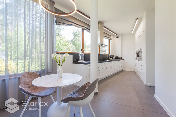 Māja ar baseinu Baltezerā. Arhitekts M.Ģelzis.
Pārdod izsmalcinātu, ekskluzīvu un ļoti Ādažu novads - foto 17