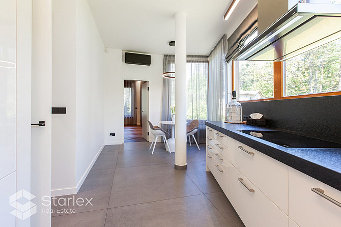 Māja ar baseinu Baltezerā. Arhitekts M.Ģelzis.
Pārdod izsmalcinātu, ekskluzīvu un ļoti Ādažu novads - foto 18