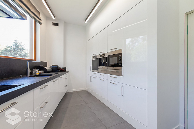 Māja ar baseinu Baltezerā. Arhitekts M.Ģelzis.
Pārdod izsmalcinātu, ekskluzīvu un ļoti Ādažu novads - foto 16