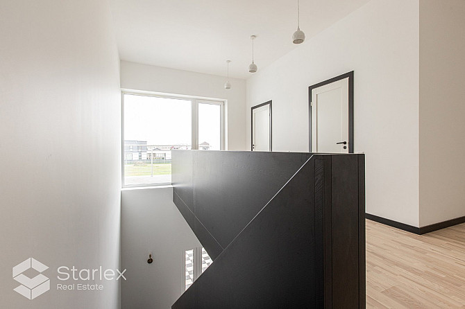 Pilna apdare - 4 istabu townhouse māja Mārupes vidū ar terasi un balkoniem, sava zaļā Mālpils pagasts - foto 7