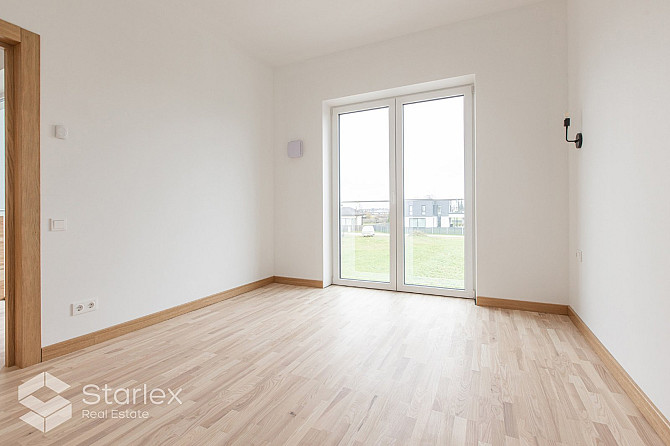 Pilna apdare - 4 istabu townhouse māja Mārupes vidū ar terasi un balkoniem, sava zaļā Mālpils pagasts - foto 16