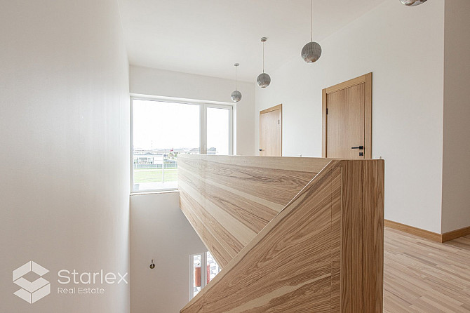 Pilna apdare - 4 istabu townhouse māja Mārupes vidū ar terasi un balkoniem, sava zaļā Mālpils pagasts - foto 12