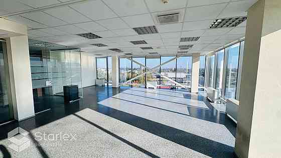 Офисное помещение с панорамным видом на Ригу. Высокий этаж. Офисное здание Rīga