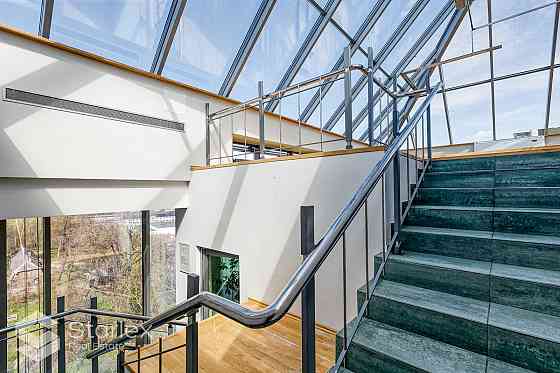 Modernas biroja telpas ar panorāmas skatu uz Rīgu.Augstas klases biroju ēka. Ēkā ir piespiedu ventil Rīga