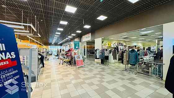 Просторное помещение в торговом центре. Удобный подъезд, большая парковка, рядом Rīga