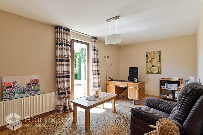 Plaša un iespaidīga privātmāja Bieriņos. Lielisks divstāvu nams un skaisti iekārtots dārzs. Rīga - foto 19