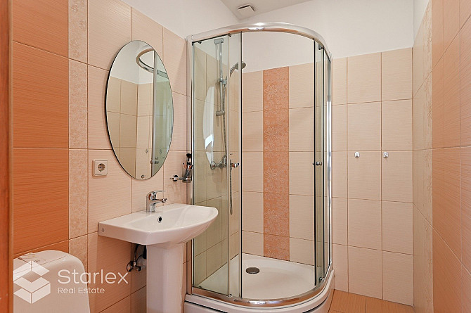 Plaša un iespaidīga privātmāja Bieriņos. Lielisks divstāvu nams un skaisti iekārtots dārzs. Rīga - foto 16