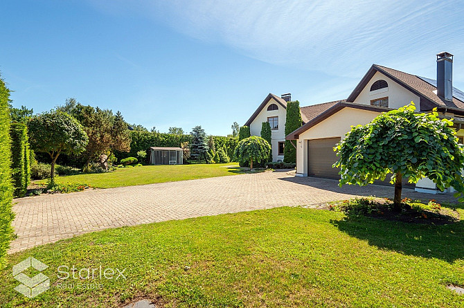 Plaša un iespaidīga privātmāja Bieriņos. Lielisks divstāvu nams un skaisti iekārtots dārzs. Rīga - foto 2