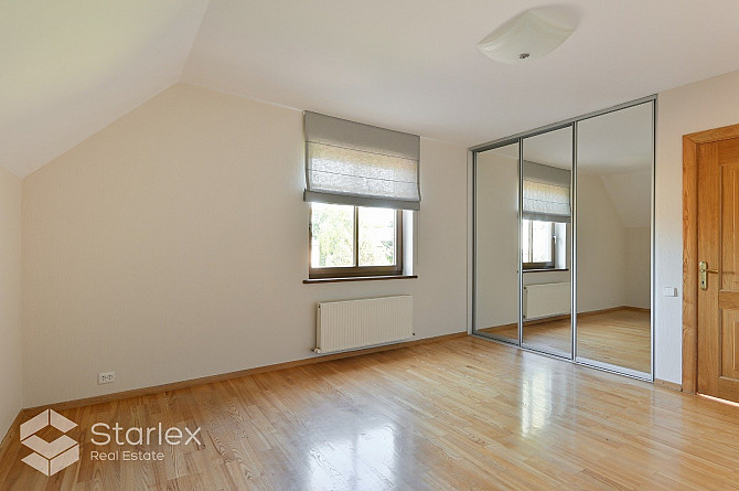 Plaša un iespaidīga privātmāja Bieriņos. Lielisks divstāvu nams un skaisti iekārtots dārzs. Rīga - foto 15