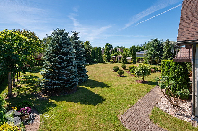 Plaša un iespaidīga privātmāja Bieriņos. Lielisks divstāvu nams un skaisti iekārtots dārzs. Rīga - foto 3