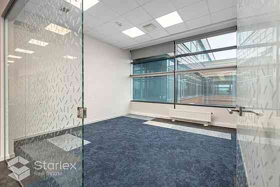 Офис с собственной террасой - 120 м2. Современный бизнес-комплекс, расположенный в Rīga