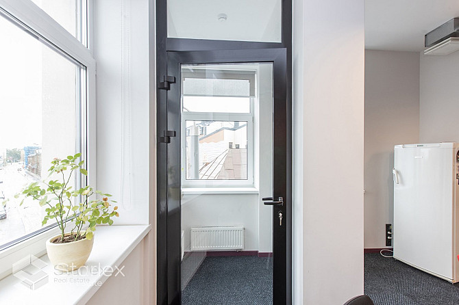 Iznomā biroju renovētā biroju ēkā Riverside Offices. 
Kopējā platība 448 m2.
Birojs Rīga - foto 18