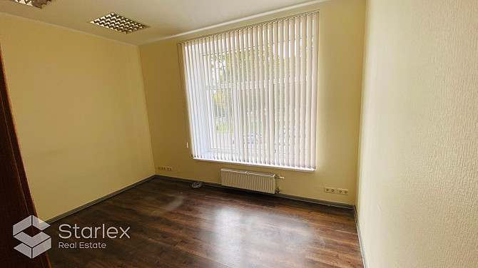 Renovēts biroja centrs. Ēkā ir piespiedu ventilācijas sistēma, videonovērošana, teritorijā Rīga - foto 14