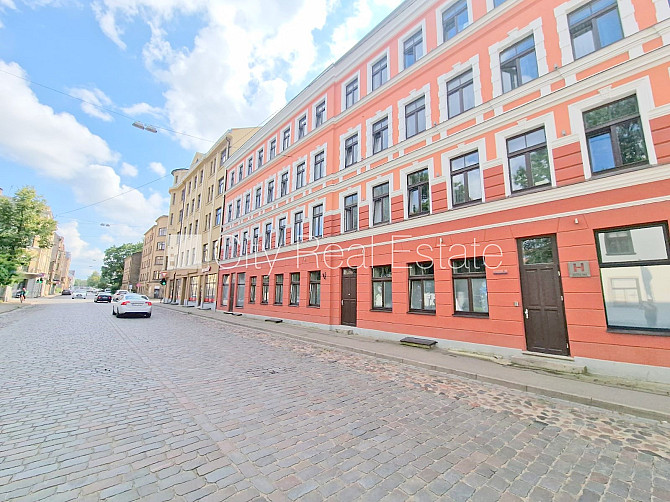 Pagalma ēka, renovēta māja, slēgts pagalms, ieeja no ielas un pagalma, logi vērsti uz pagalma Rīga - foto 16