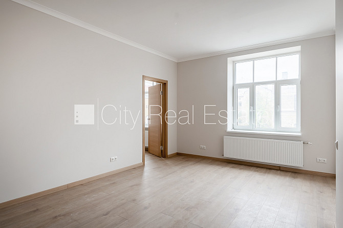 Fasādes māja, ieeja no ielas, mansards, sauna, caurstaigājamas izolētas istabas, augstie Rīga - foto 18