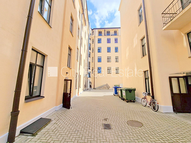 Pagalma ēka, renovēta māja, slēgts pagalms, ieeja no ielas un pagalma, logi vērsti uz pagalma Rīga - foto 14