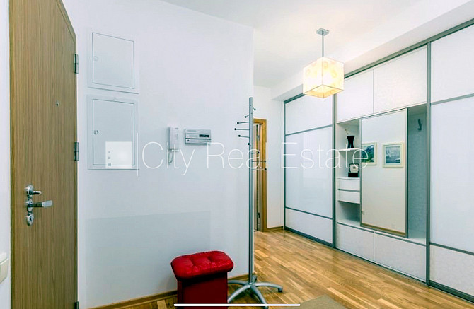 Jaunceltne, fasādes māja, labiekārtota apzaļumota teritorija, garāža vienai automašīnai, Rīga - foto 4