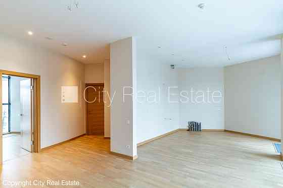 Земля в собственности, новостройка, монолитные бетонные стены, зеленая Jūrmala