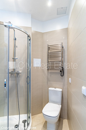 Zeme īpašumā, jaunceltne, monolīta betona sienas, zaļā teritorija, bruģēts piebraucamais Jūrmala - foto 7