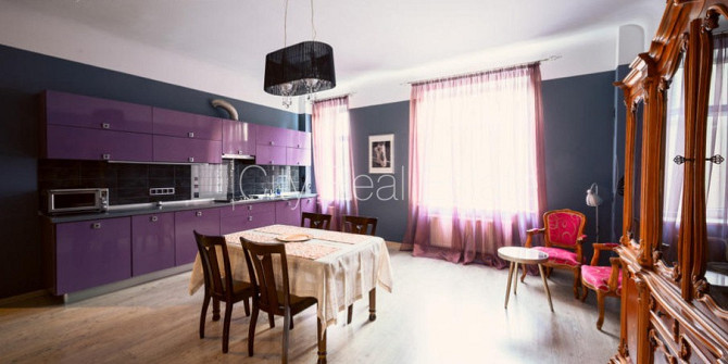 Pagalma ēka, ķieģeļu mūra sienas, fasāde ar dekoratīvo apmetumu, labiekārtots apzaļumots Rīga - foto 1