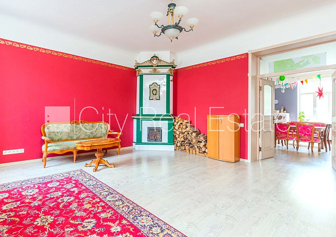 Pagalma ēka, ķieģeļu mūra sienas, fasāde ar dekoratīvo apmetumu, labiekārtots apzaļumots Rīga - foto 3