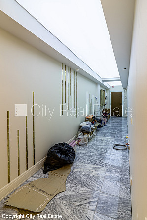 Projekts - Panorama Plaza, labiekārtots apzaļumots pagalms, pagalmā bērnu spēļu laukums, ir Rīga - foto 9