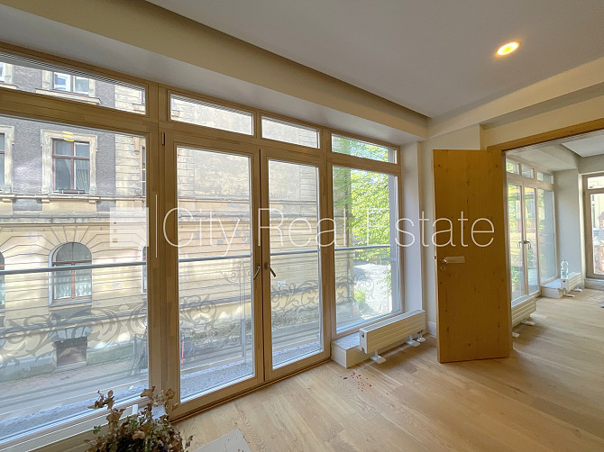 Projekts - Panorama Plaza, labiekārtots apzaļumots pagalms, pagalmā bērnu spēļu laukums, ir Rīga - foto 2