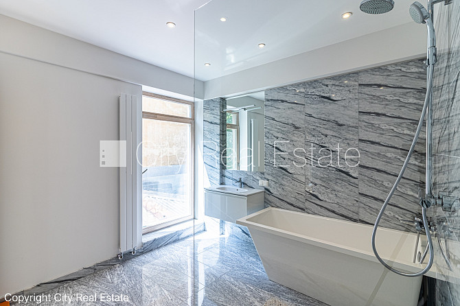 Projekts - Panorama Plaza, labiekārtots apzaļumots pagalms, pagalmā bērnu spēļu laukums, ir Rīga - foto 6