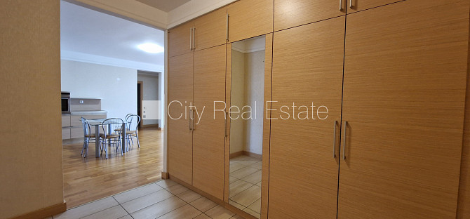 Puse mājas, dzīvokļu skaits ēkā  2 gab., zaļā teritorija, iežogota teritorija ar metāla Rīga - foto 16