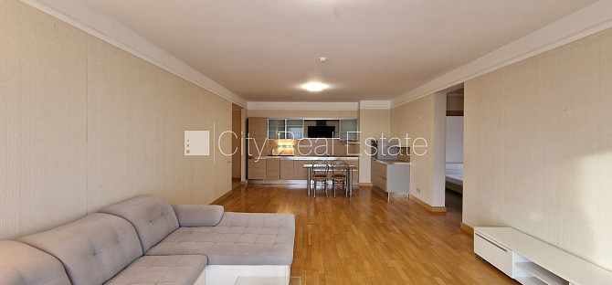 Puse mājas, dzīvokļu skaits ēkā  2 gab., zaļā teritorija, iežogota teritorija ar metāla Rīga - foto 4