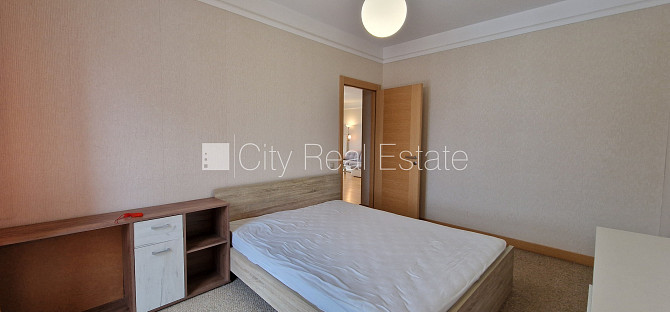 Puse mājas, dzīvokļu skaits ēkā  2 gab., zaļā teritorija, iežogota teritorija ar metāla Rīga - foto 9