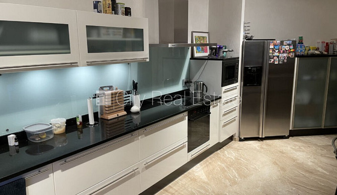 Fasādes māja, renovēta māja, ieeja no ielas, kāpņu telpa pēc kosmētiskā remonta, logi Rīga - foto 3