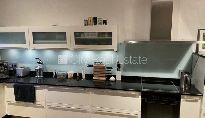 Fasādes māja, renovēta māja, ieeja no ielas, kāpņu telpa pēc kosmētiskā remonta, logi Rīga - foto 4