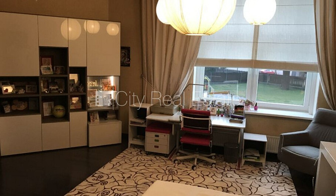 Fasādes māja, renovēta māja, ieeja no ielas, kāpņu telpa pēc kosmētiskā remonta, logi Rīga - foto 7