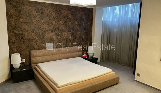 Fasādes māja, renovēta māja, ieeja no ielas, kāpņu telpa pēc kosmētiskā remonta, logi Rīga - foto 11