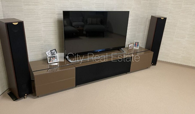 Fasādes māja, renovēta māja, ieeja no ielas, kāpņu telpa pēc kosmētiskā remonta, logi Rīga - foto 13