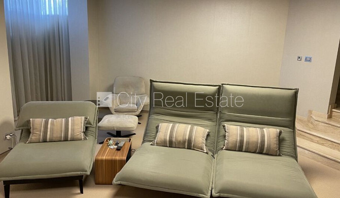 Fasādes māja, renovēta māja, ieeja no ielas, kāpņu telpa pēc kosmētiskā remonta, logi Rīga - foto 14