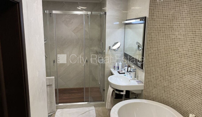 Fasādes māja, renovēta māja, ieeja no ielas, kāpņu telpa pēc kosmētiskā remonta, logi Rīga - foto 16