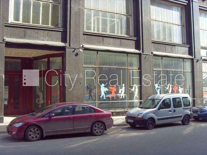 Privātmāja, labiekārtota apzaļumota teritorija, bruģēts piebraucamais ceļš, iežogota Jūrmala - foto 17