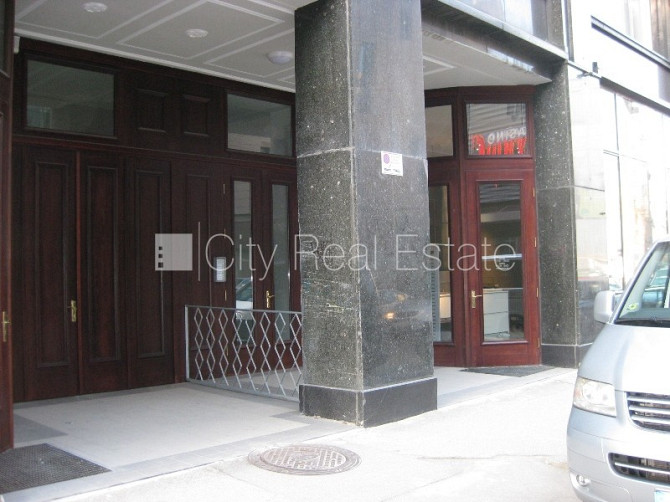 Privātmāja, labiekārtota apzaļumota teritorija, bruģēts piebraucamais ceļš, iežogota Jūrmala - foto 18