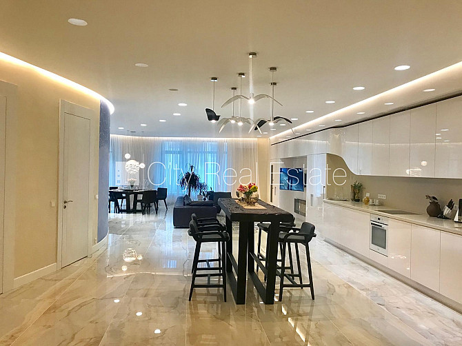 Jaunceltne, pagalma ēka, energo efektīva māja, ieeja no pagalma, puspagrabs, ir lifts, logi Rīga - foto 16