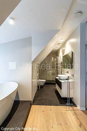 Jaunceltne, pagalma ēka, energo efektīva māja, ieeja no pagalma, puspagrabs, ir lifts, logi Rīga - foto 9