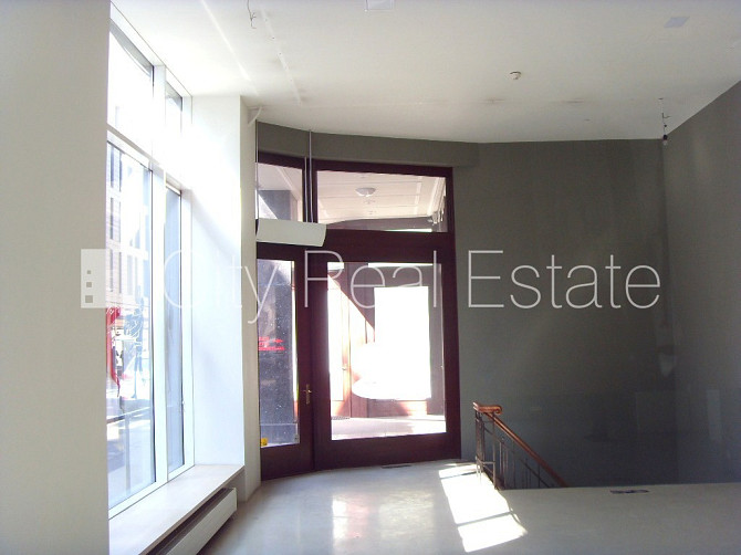 Fasādes māja, slēgts pagalms, ieeja no ielas, logi vērsti uz pagalma pusi, logi vērsti uz Rīga - foto 7