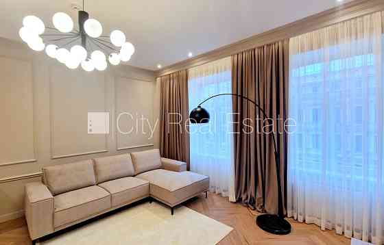 Фасадный дом, реновированный дом, въездные ворота оснащены автоматической Rīga