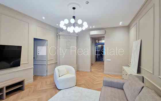 Фасадный дом, реновированный дом, въездные ворота оснащены автоматической Rīga