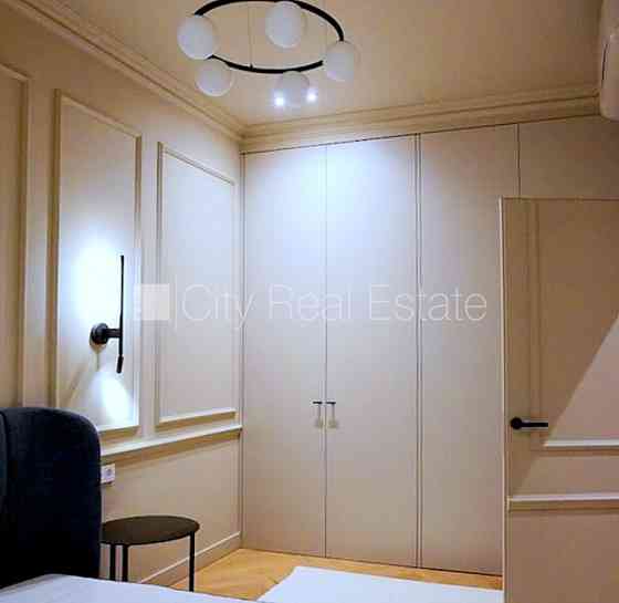 Фасадный дом, реновированный дом, въездные ворота оснащены автоматической Rīga