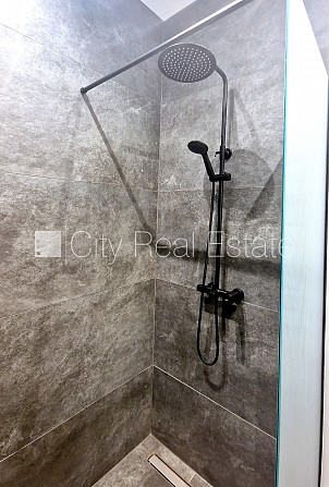 Fasādes māja, renovēta māja, teritorijas iebrauktuves vārti aprīkoti ar automatizētu Rīga - foto 10