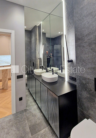 Fasādes māja, renovēta māja, teritorijas iebrauktuves vārti aprīkoti ar automatizētu Rīga - foto 11